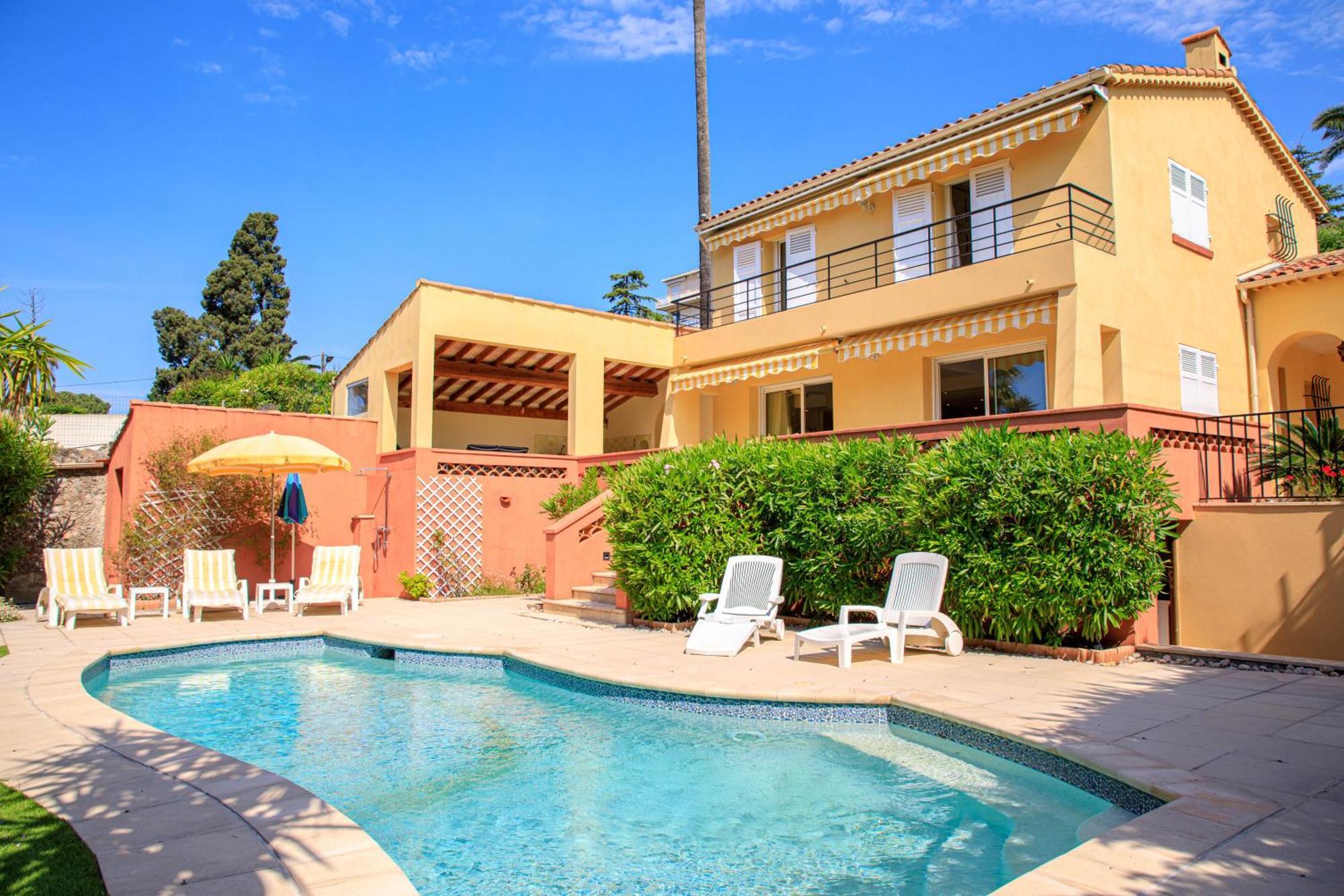 Cynthia - Piscine - *
